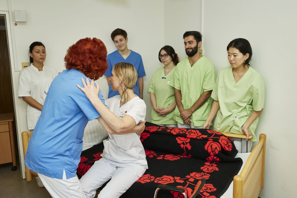 Zum dritten Jahr in Folge haben mehr Personen eine Pflegeausbildung begonnen als im Vorjahr