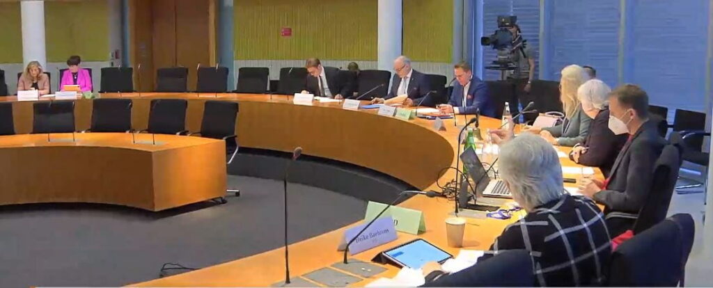Gesundheitsexperten raten dazu, die seit März 2022 geltende einrichtungsbezogene Impfpflicht zu überdenken.