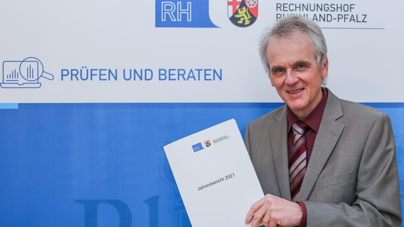 Rechnungshofpräsident Jörg Berres anlässlich der Vorstellung des Jahresberichts 2021