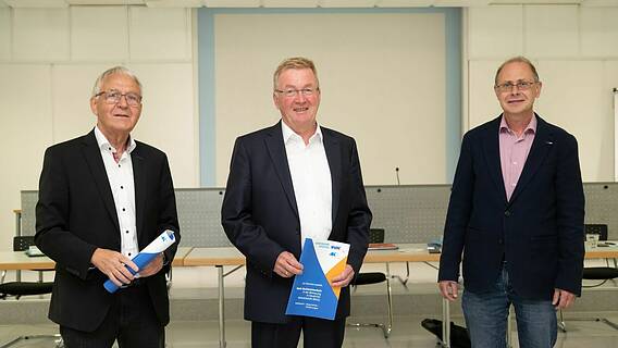 Der Bundes-Pflegebevollmächtigte des Bundes Andreas Westerfellhaus (Mitte) mit dem VdK-Landesvorsitzenden Armin Lang (links) und VdK-Landesgeschäftsführer Peter Springborn (rechts).