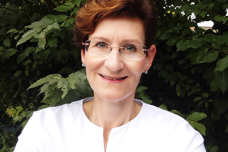 Ein Portrait von Regine Schüren.
