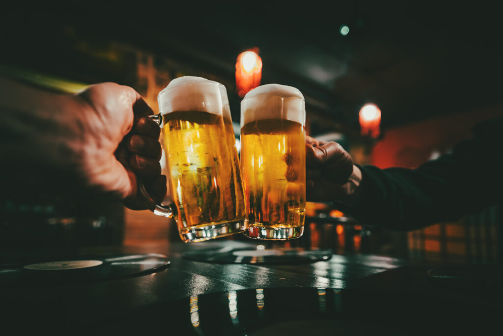 Zwei Biergläser